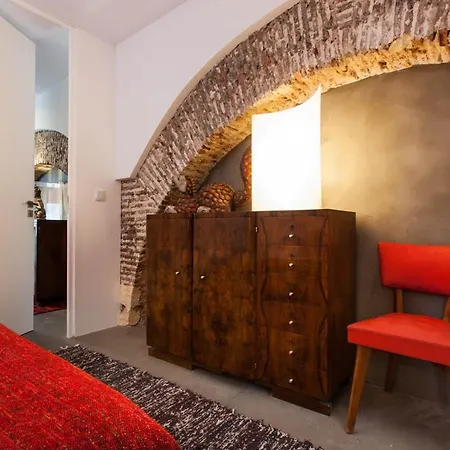 Old Stables Chiado Apartment *